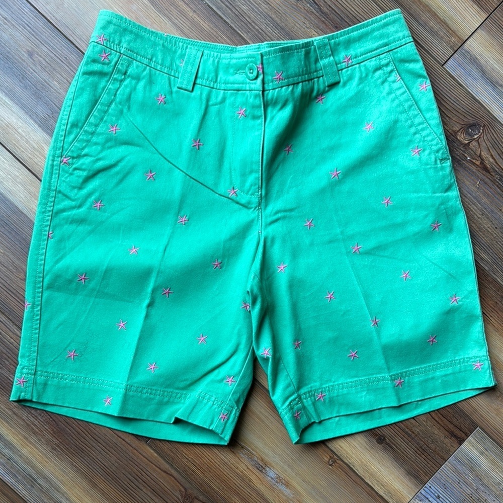 L.L. Bean green cotton shorts with pink starfish size 10